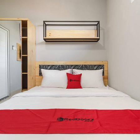 Reddoorz Near Plaza Atrium Senen Hotel Jakarta Ngoại thất bức ảnh