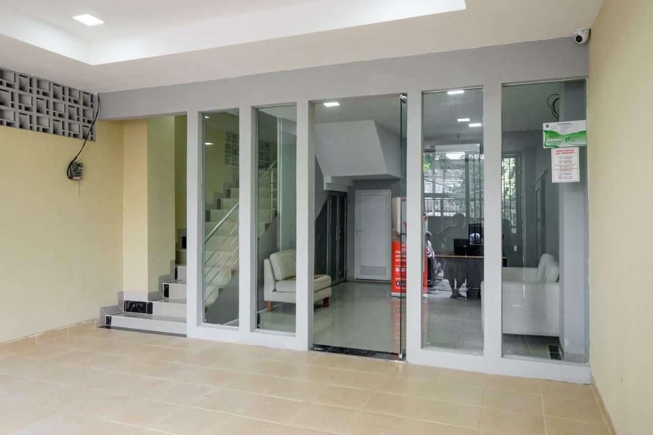 Reddoorz Near Plaza Atrium Senen Hotel Jakarta Ngoại thất bức ảnh