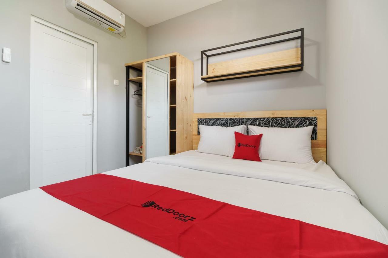 Reddoorz Near Plaza Atrium Senen Hotel Jakarta Ngoại thất bức ảnh