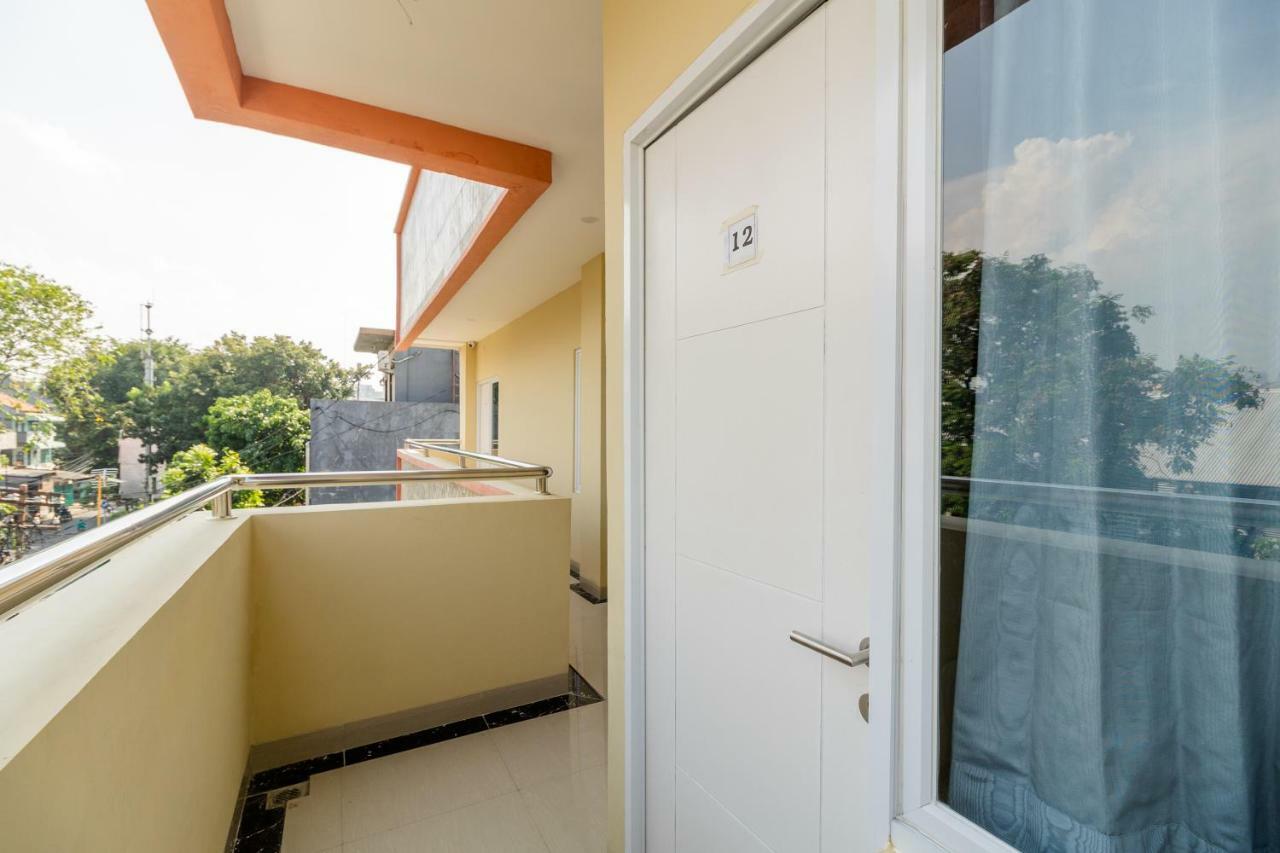 Reddoorz Near Plaza Atrium Senen Hotel Jakarta Ngoại thất bức ảnh