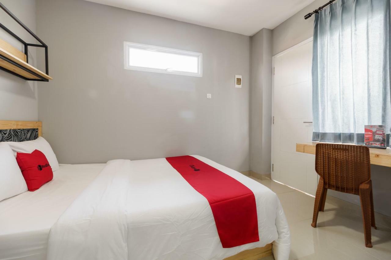 Reddoorz Near Plaza Atrium Senen Hotel Jakarta Ngoại thất bức ảnh