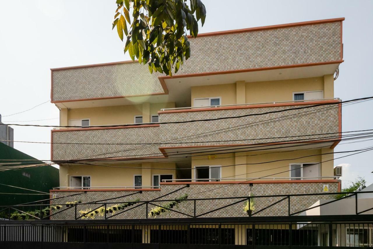 Reddoorz Near Plaza Atrium Senen Hotel Jakarta Ngoại thất bức ảnh