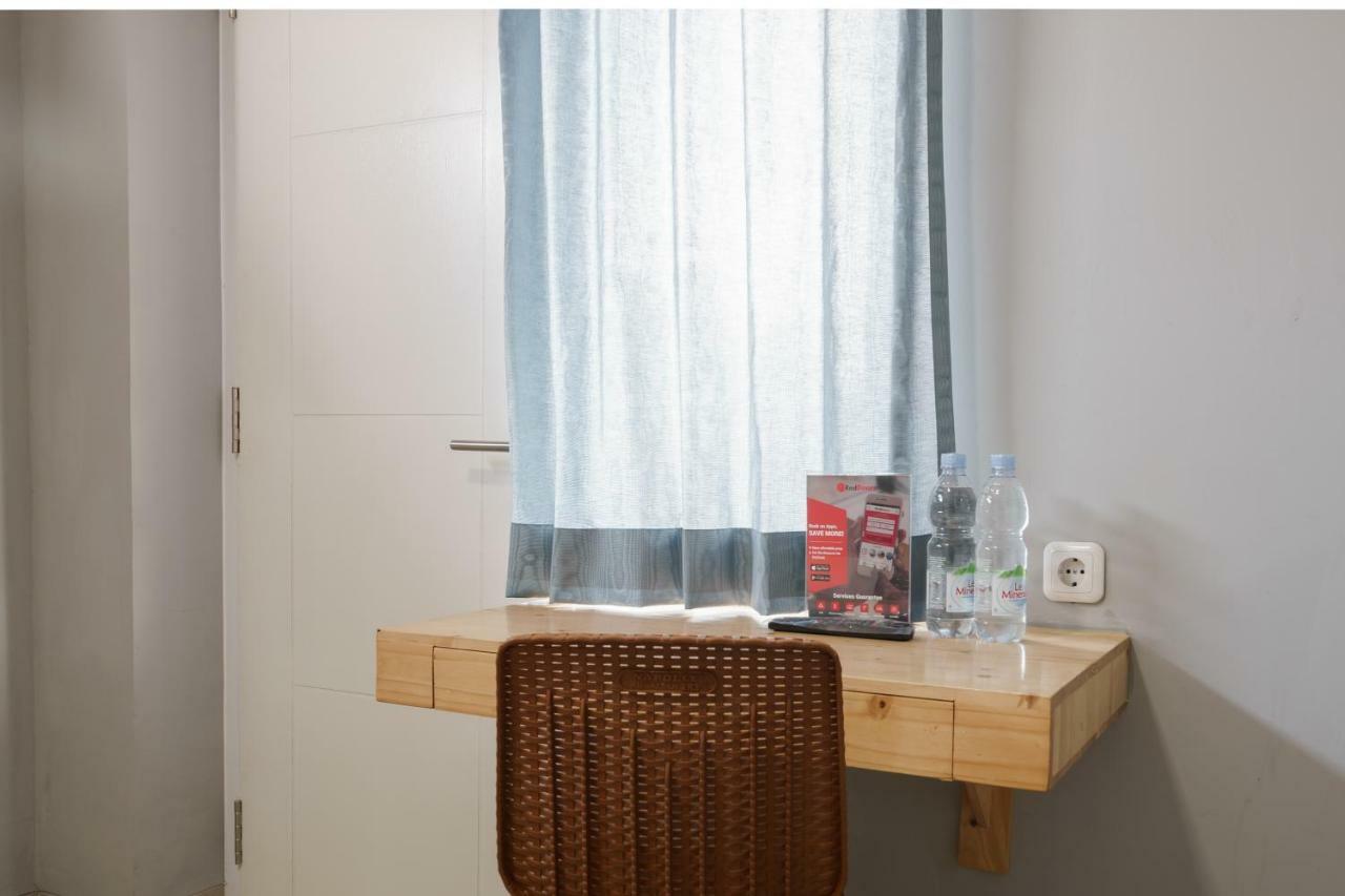 Reddoorz Near Plaza Atrium Senen Hotel Jakarta Ngoại thất bức ảnh
