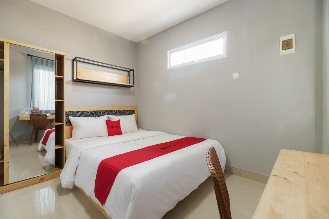 Reddoorz Near Plaza Atrium Senen Hotel Jakarta Ngoại thất bức ảnh
