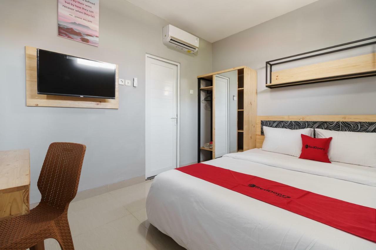 Reddoorz Near Plaza Atrium Senen Hotel Jakarta Ngoại thất bức ảnh