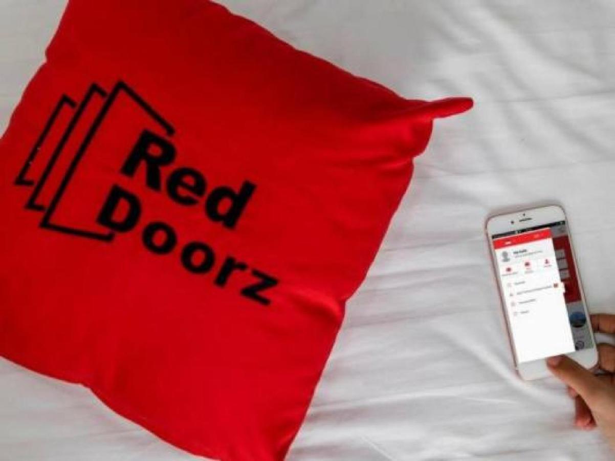 Reddoorz Near Plaza Atrium Senen Hotel Jakarta Ngoại thất bức ảnh